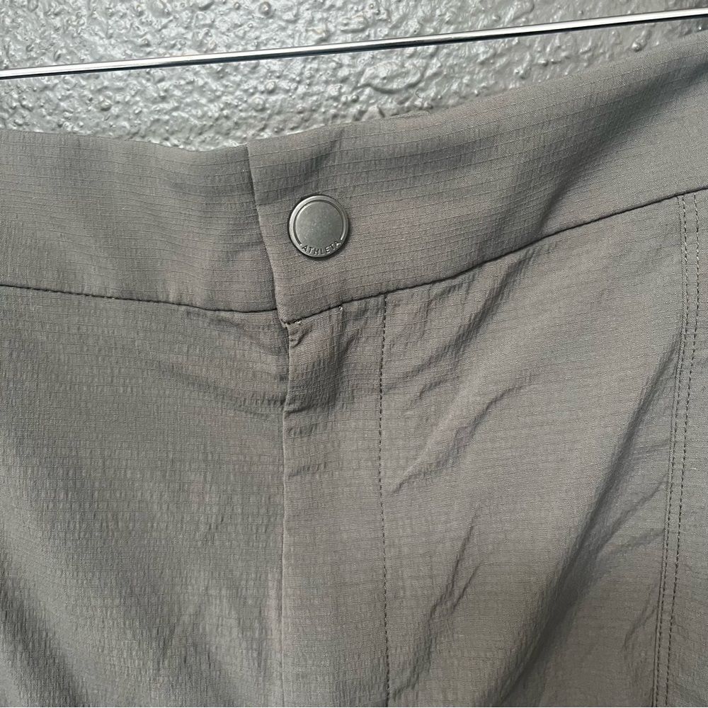 athleta trekkie bermuda 2.0 26 Mountian Olive - Picture 7 of 13